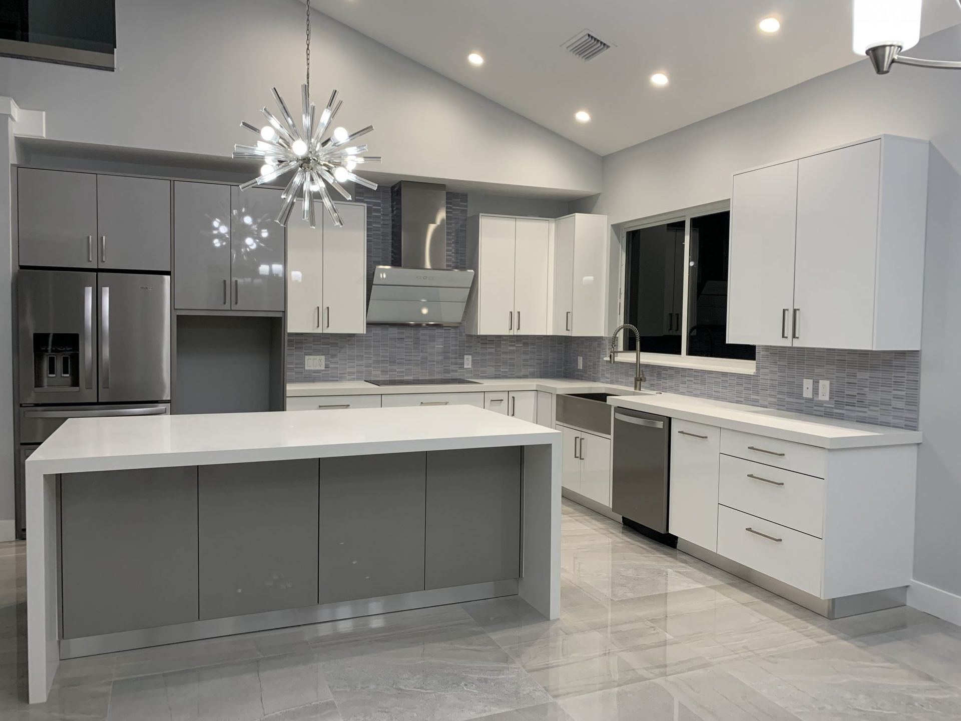 Modern glossy custom kitchen cabinetry